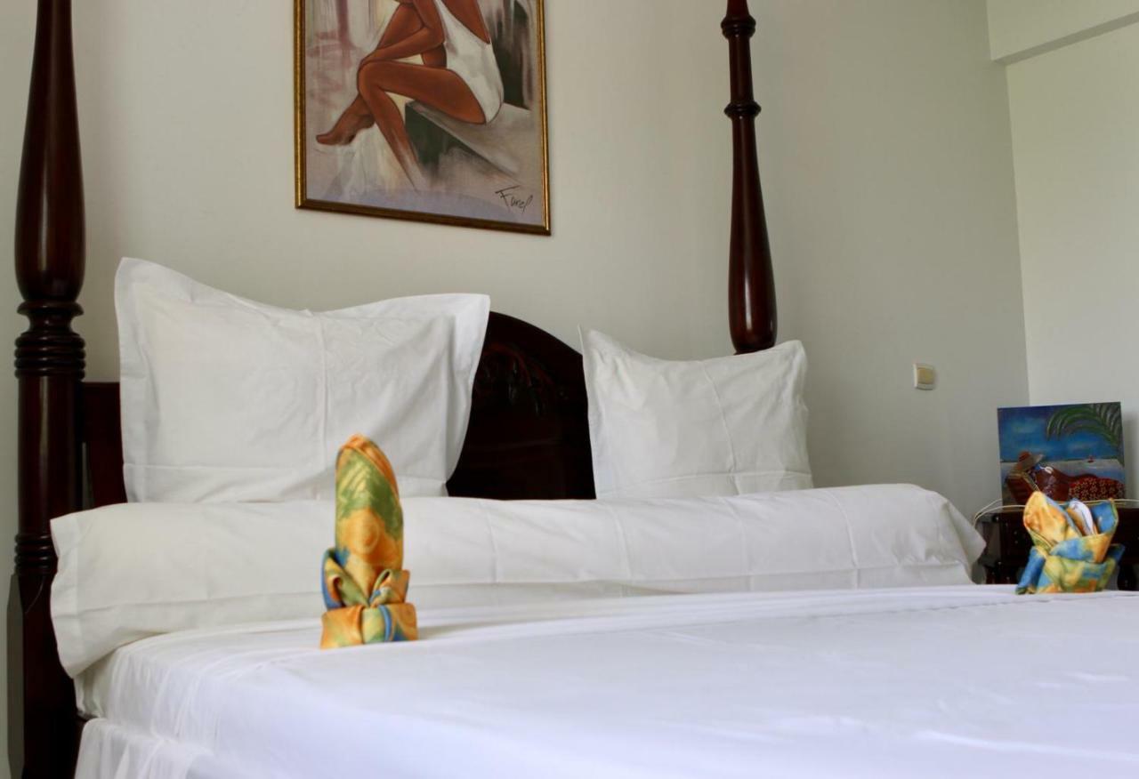 Bed & Breakfast 6 Suites Piscine Et Plage Pointe Faula Ле-Воклен Экстерьер фото